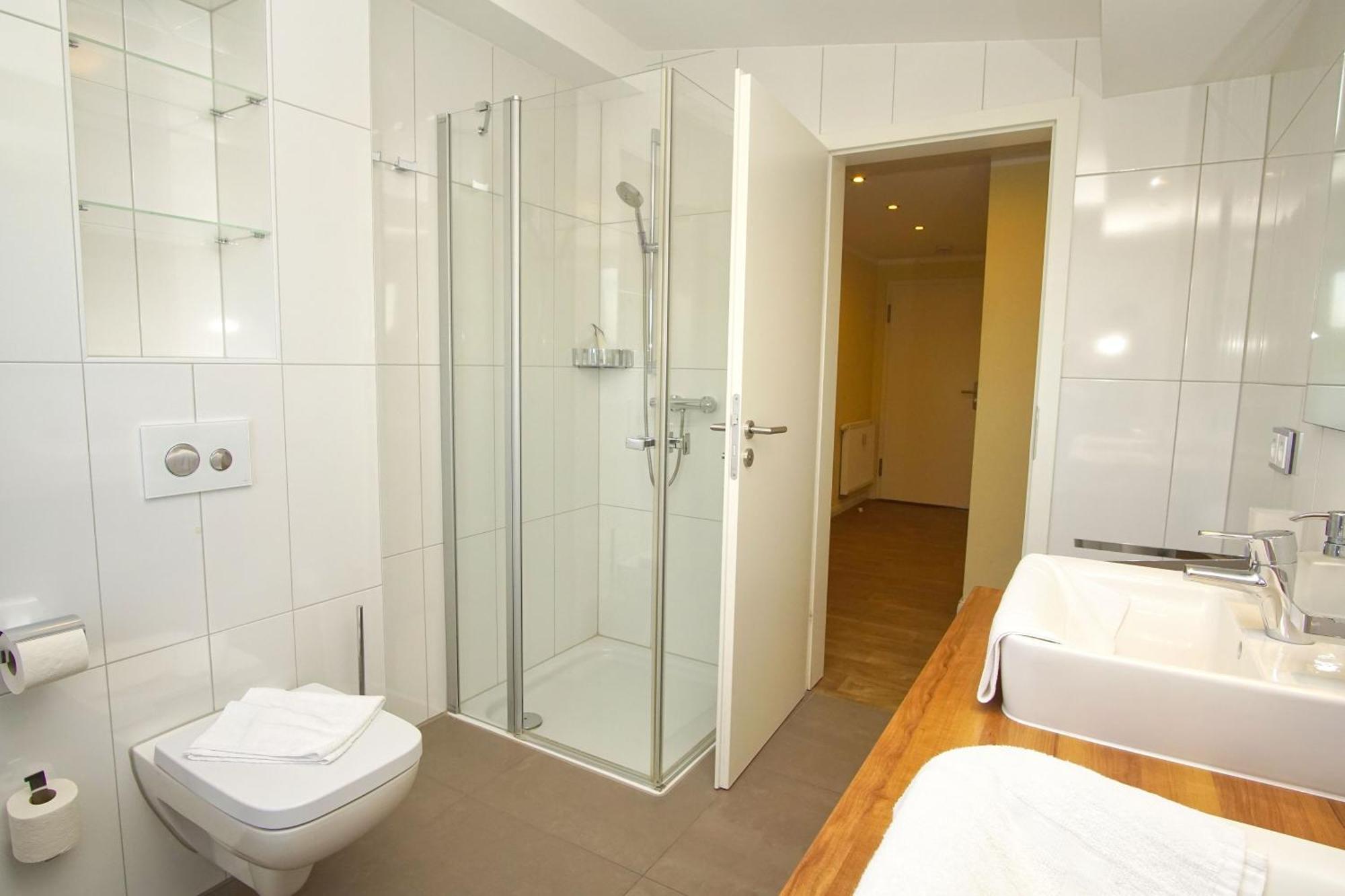 Balkon, Gratis Nutzung Vom Ahoi Erlebnisbad Und Sauna In Sellin- Meeresblick Fewo 59 奥斯特巴德·哥伦 外观 照片